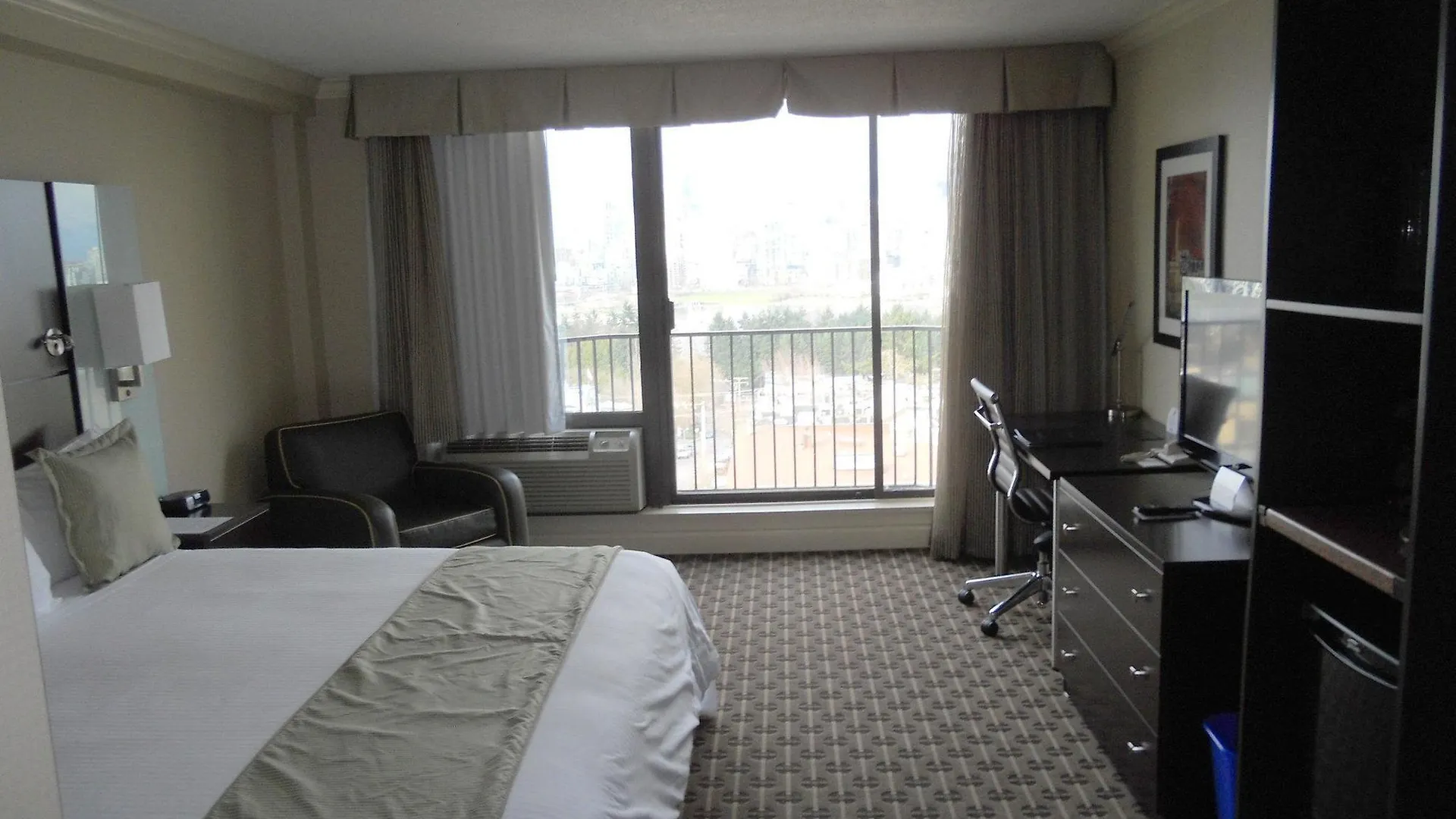 Hotel Park Inn & Suites By Radisson Vancouver