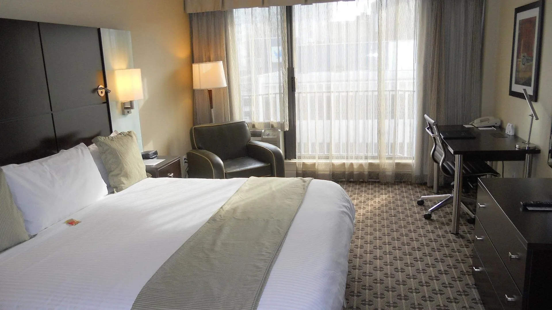 Park Inn & Suites By Radisson Vancouver 3*,