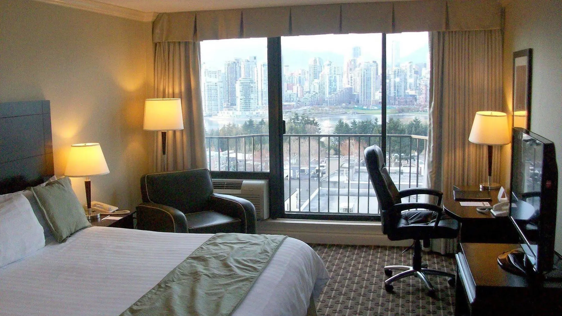 Park Inn & Suites By Radisson Vancouver