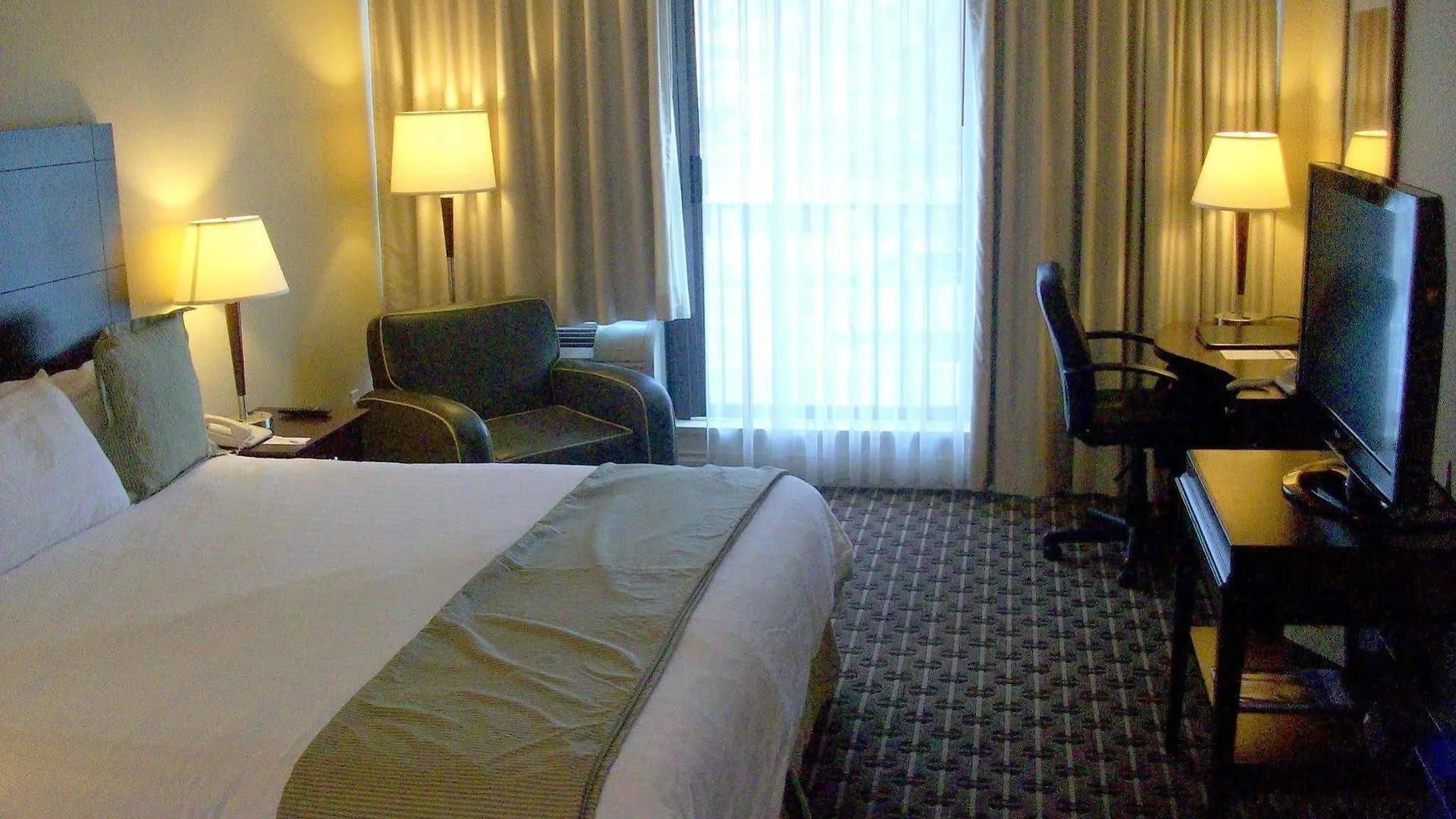 Park Inn & Suites By Radisson Vancouver Hotel
