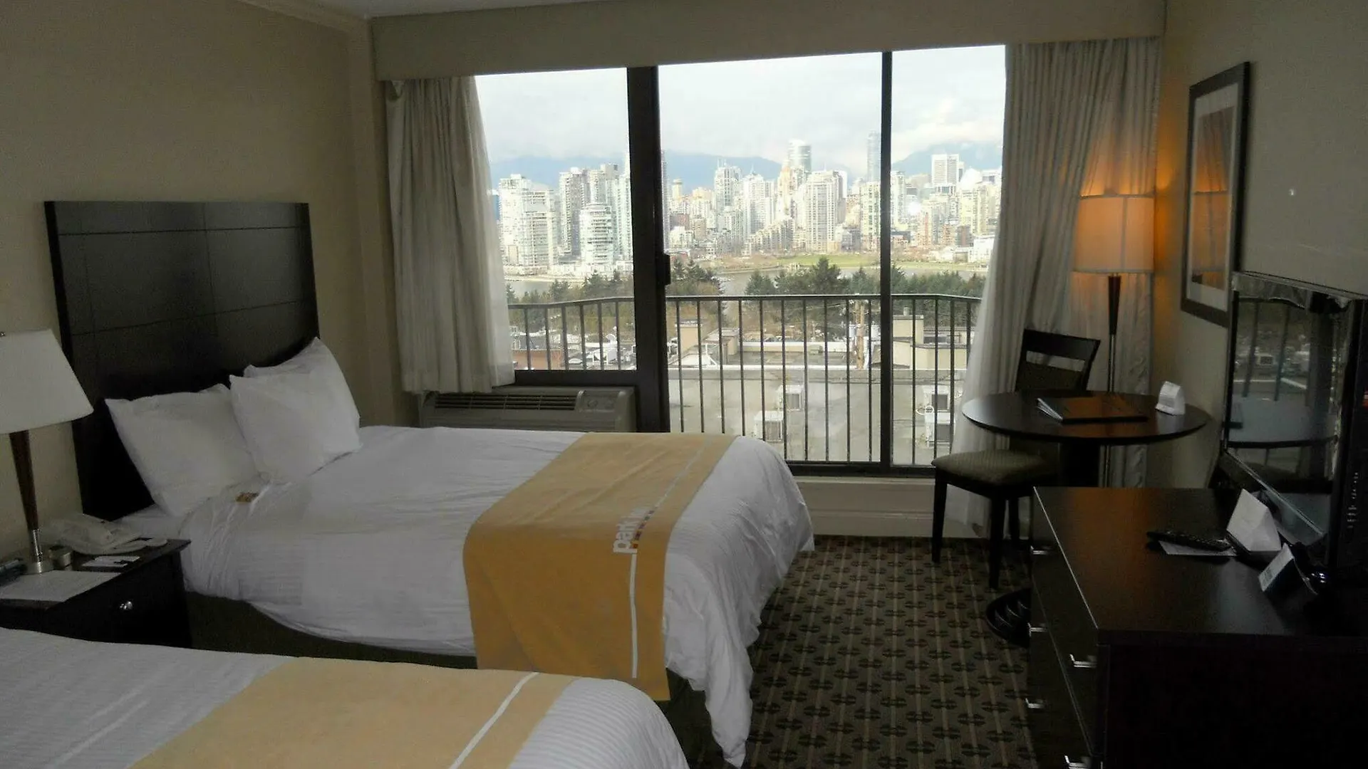 Park Inn & Suites By Radisson Vancouver 3*,